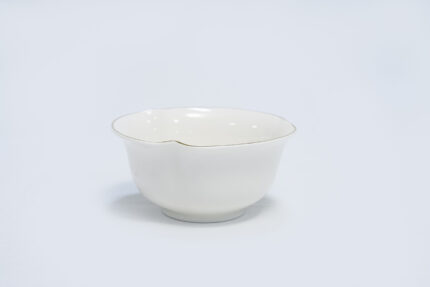 4.5 inch porcelain bowl - وعاء 4.5 بوصة بخط ذهبي