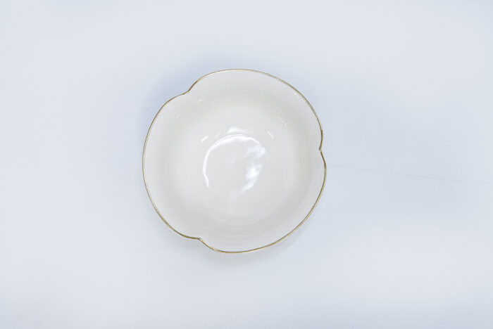 4.5 inch porcelain bowl - وعاء 4.5 بوصة بخط ذهبي