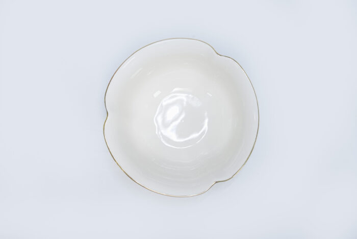 ceramic bowl with gold edge - وعاء مع خط ذهبي
