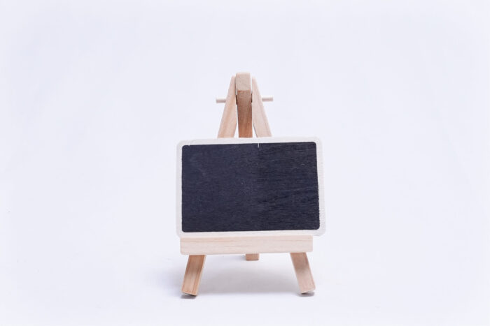 small black wooden board with stand - لوحة خشبية سوداء صغيرة مع حامل