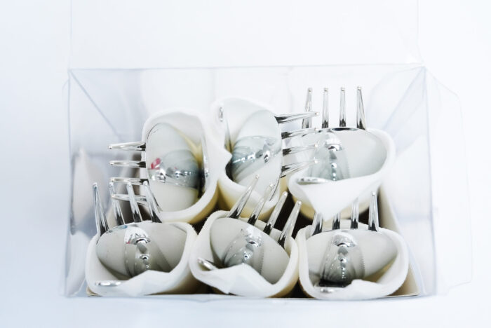 luxury plastic cutlery set - طقم أدوات المائدة البلاستيكية الفاخرة