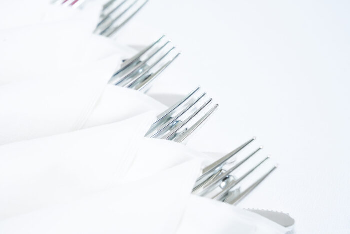 luxury plastic cutlery set - طقم أدوات المائدة البلاستيكية الفاخرة