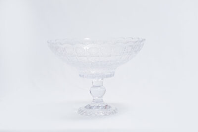 crystal bowl with base - وعاء مع قاعدة
