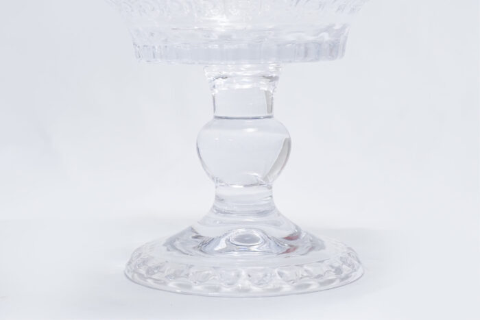 crystal bowl with base - وعاء مع قاعدة