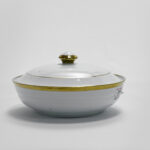 F404 storage bowl with lid - وعاء F404 مع غطاء – وعاء تخزين وتقديم متعدد الاستخدامات متين