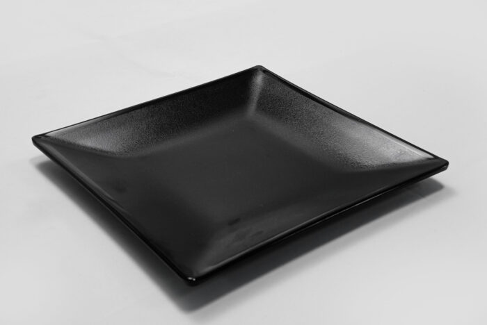 square plate for modern dining - طبق مربع – أدوات مائدة عصرية وأنيقة