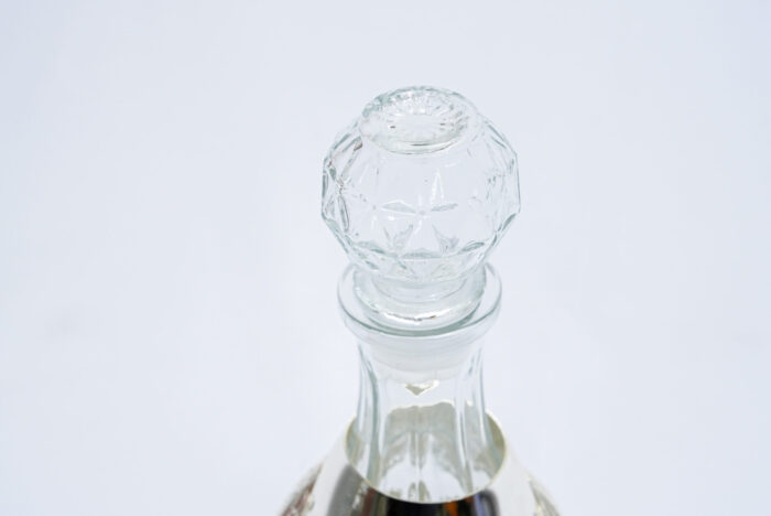 glass decanter - زجاجة ديسكانتر زجاجية