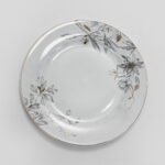 10.5 inch ceramic dinner plate - طبق عشاء سيراميك أنيق بحجم 10.5 بوصة – تصميم أبيض كلاسيكي