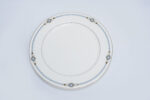 blue-edged dinner plate - طبق عشاء
