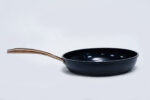 28 cm non-stick frying pan - مقلاة غير لاصقة بحجم 28 سم