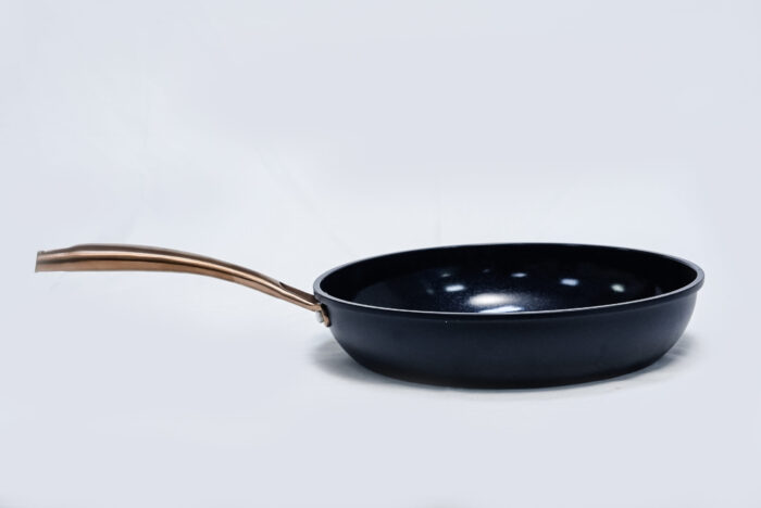 28 cm non-stick frying pan - مقلاة غير لاصقة بحجم 28 سم