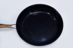 28 cm non-stick frying pan - مقلاة غير لاصقة بحجم 28 سم