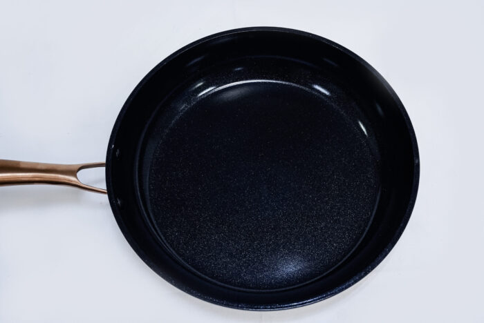 28 cm non-stick frying pan - مقلاة غير لاصقة بحجم 28 سم