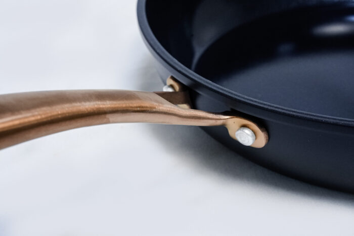 28 cm non-stick frying pan - مقلاة غير لاصقة بحجم 28 سم