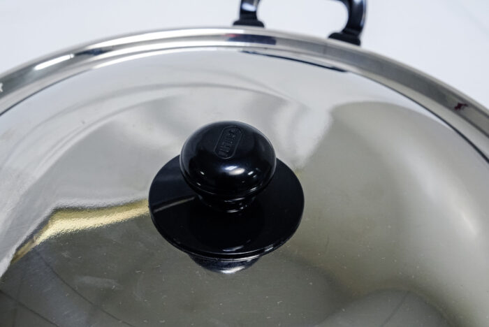 Hawkins non-stick pot - حلة هوكينز غير لاصقة مع غطاء - 30 سم