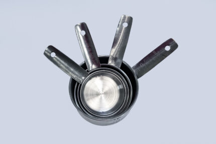 measuring cups - أكواب قياس