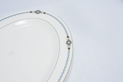 14 inch oval plate - طبق بيضاوي 14" بحافة زرقاء