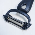 4-in-1 vegetable peeler - قشارة 4 في 1