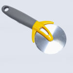 stainless steel pizza cutter - عجلة قطع البيتزا من الفولاذ المقاوم للصدأ
