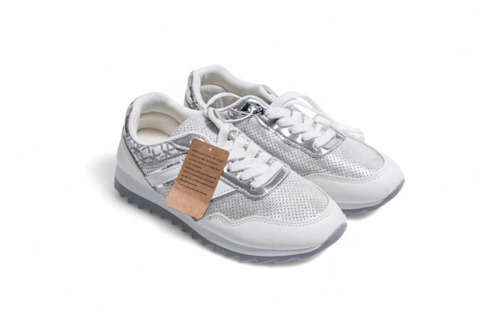 silver sports shoes for women - أحذية رياضية 36-41 6G