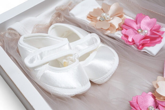 Newborn Girls Gift Set - طقم هدايا للبنات حديثي الولادة 4 قطع