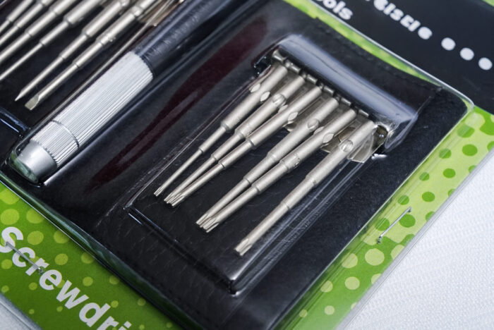 12-piece precision screwdriver set - طقم مفكات صغيرة 12 قطعة من TERMINATOR