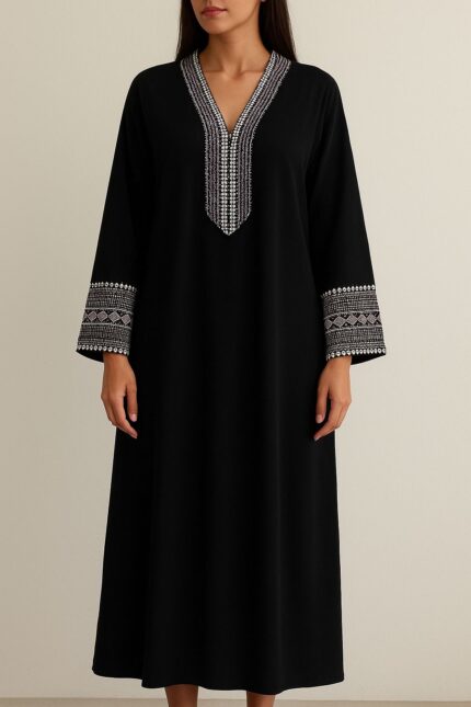 black maxi dress with long sleeves - فستان ماكسي أسود بأكمام طويلة